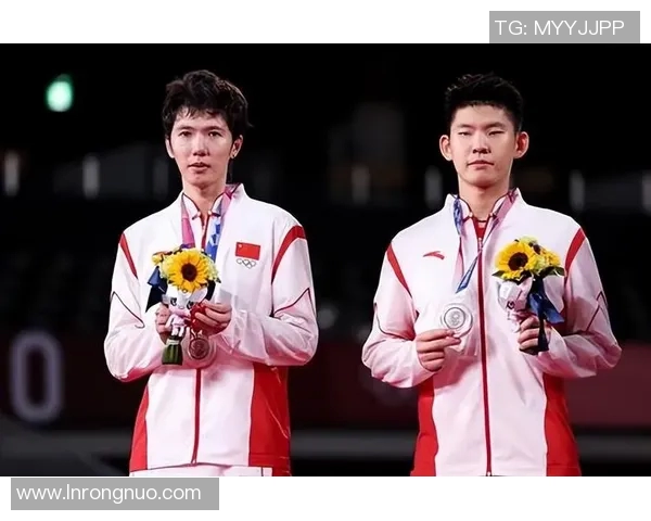 广州羽毛球队与成都羽毛球队赛后复盘分析力量对比与战术探讨