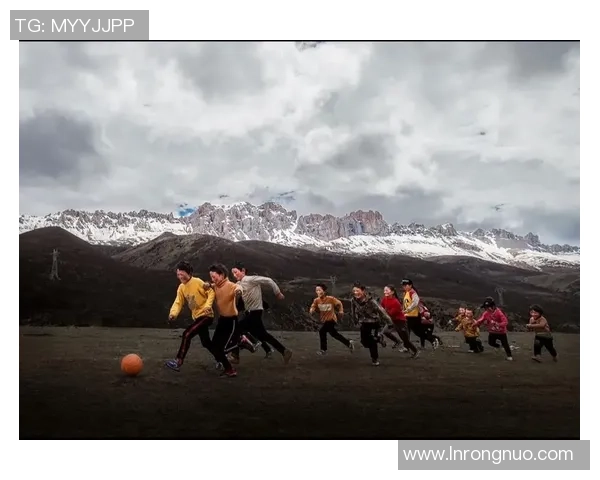 足球明星亲临西藏高原展现球技助力当地足球发展与文化交流 足球明星亲临西藏高原展现球技助力当地足球发展与文化交流