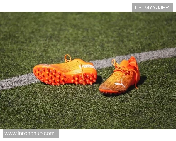 足球明星签名鞋子精美图片展示与介绍让你领略球场风采 足球明星签名鞋子精美图片展示与介绍让你领略球场风采