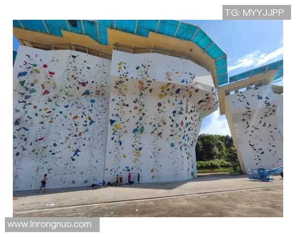 攀岩战术：广州攀岩队的边路渗透体系